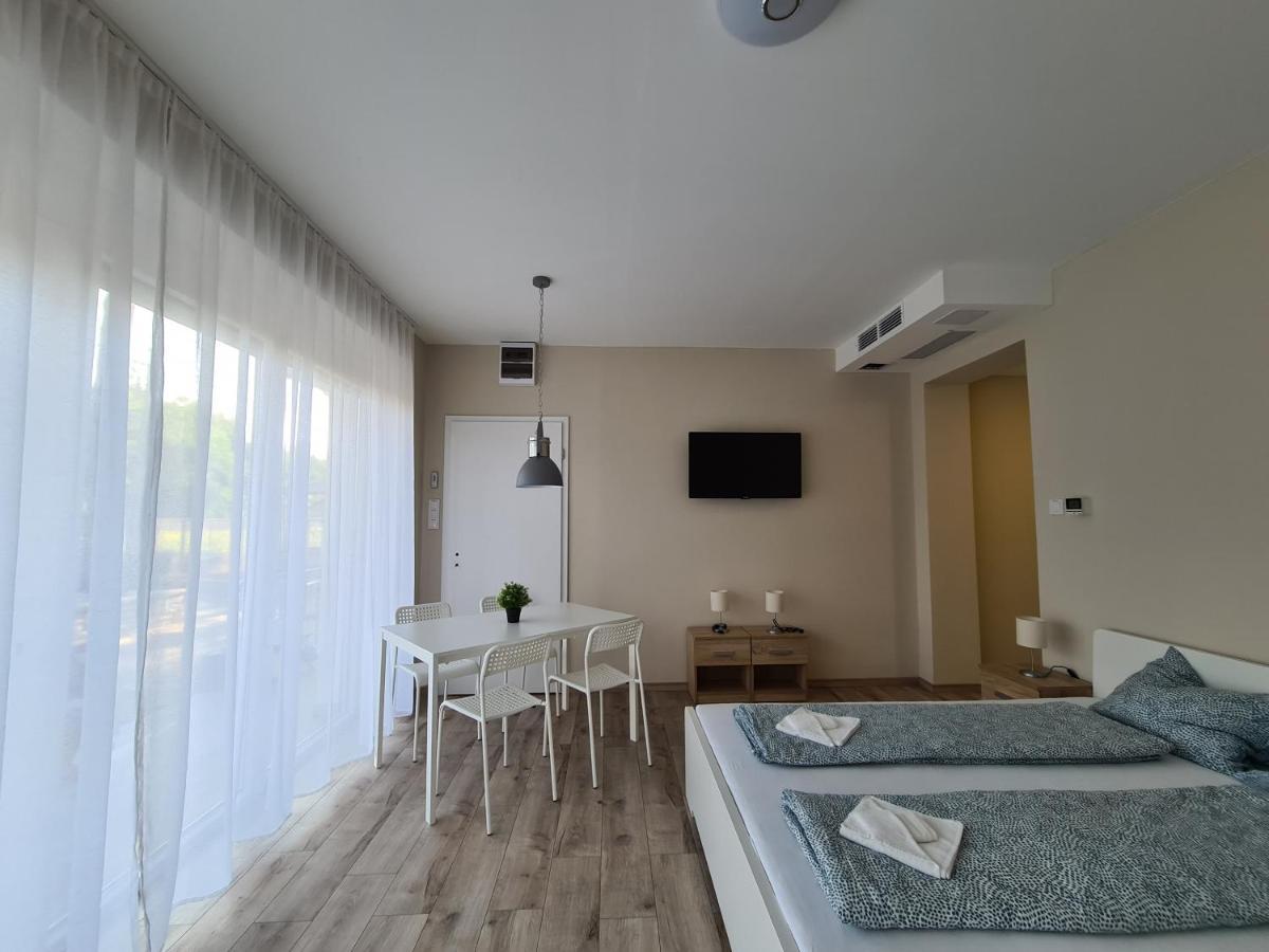 Öt Fenyő Apartmanház Siófok Kültér fotó