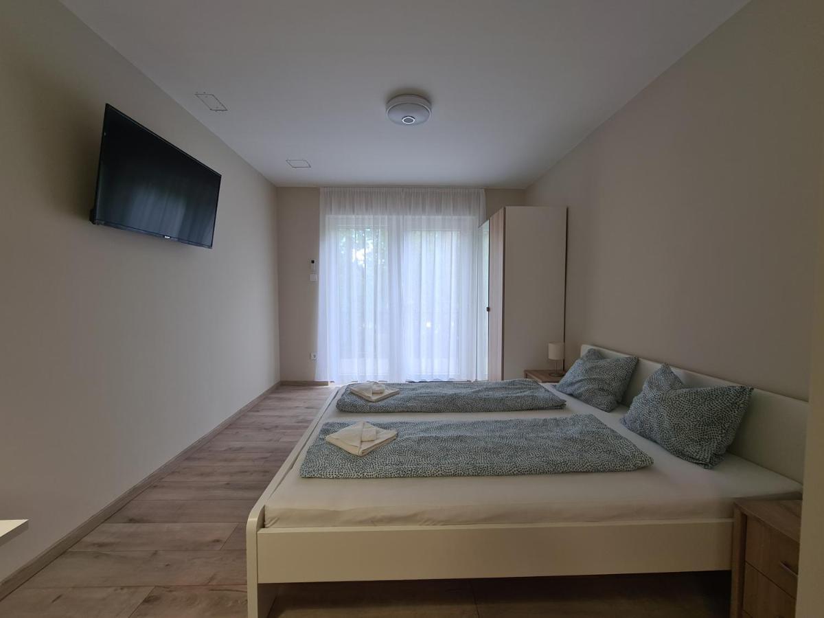 Öt Fenyő Apartmanház Siófok Kültér fotó