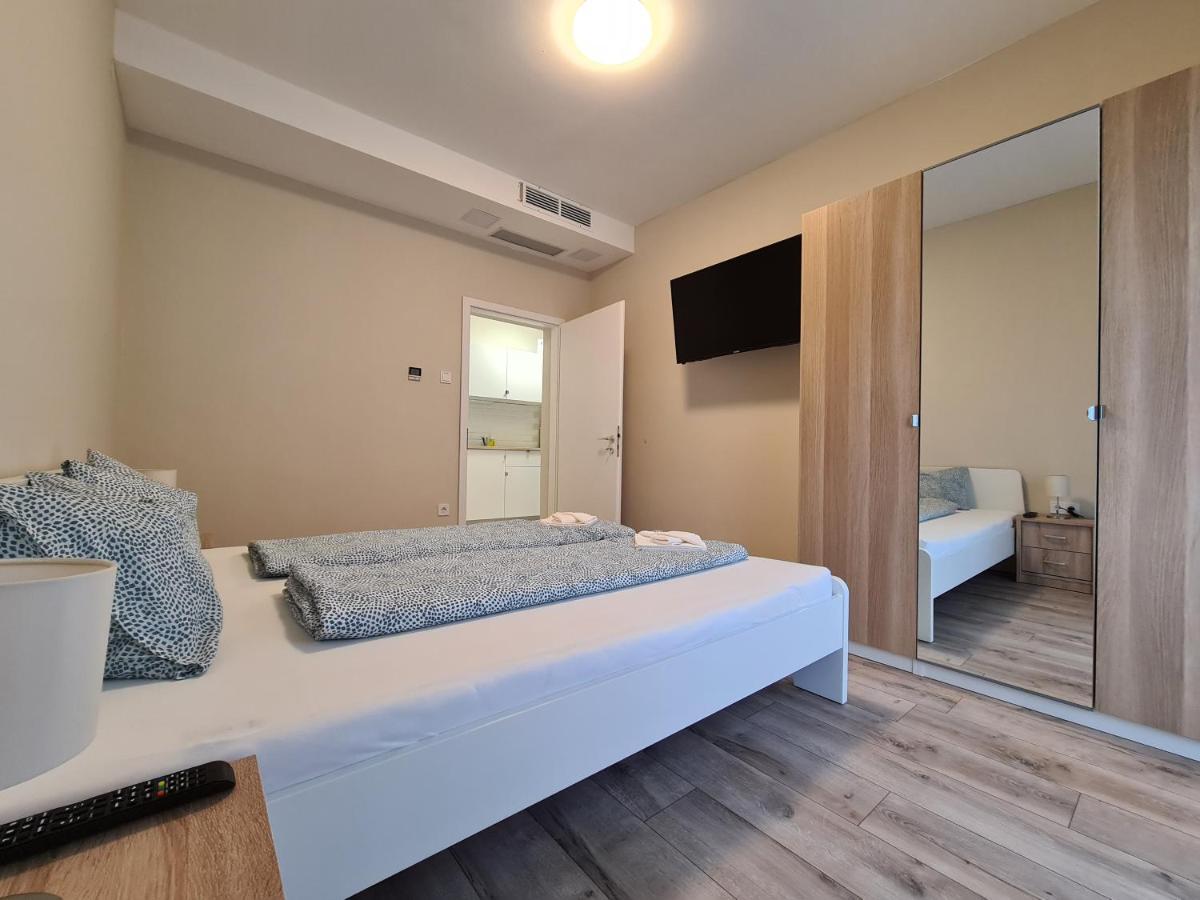 Öt Fenyő Apartmanház Siófok Kültér fotó